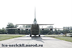 TN_An-12BK_Rostov-on-Don_15.08.2009-012.JPG