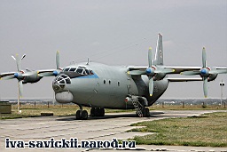TN_An-12BP_Rostov-on-Don_15.08.2009-017.JPG