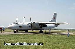 An-26B_Rostov_26.05.2007-018.jpg