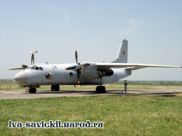 An-26B_Rostov_26.05.2007-019.jpg