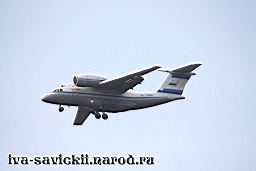 An-72_Rostov-on-Don_02.10.08-007.jpg