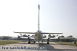 TN_Il-22-Bizon__Rostov-on-Don_15.08.2009-024.JPG